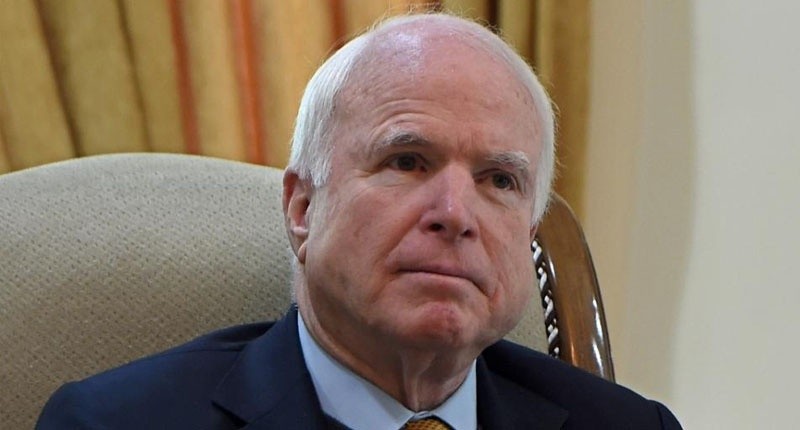 Ông John McCain.