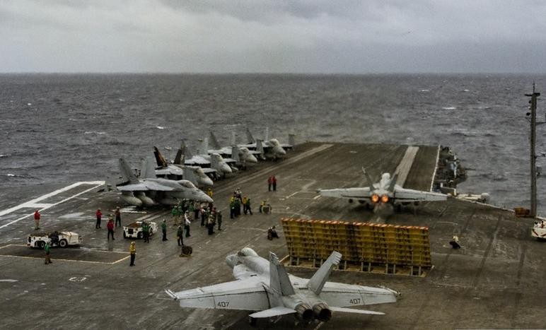 Ngày 10/7/2016, tàu sân bay USS Ronald Reagan Hải quân Mỹ tiến hành huấn luyện cất hạ cánh máy bay trên Biển Đông. Ảnh: Thời báo Hoàn Cầu, Trung Quốc.