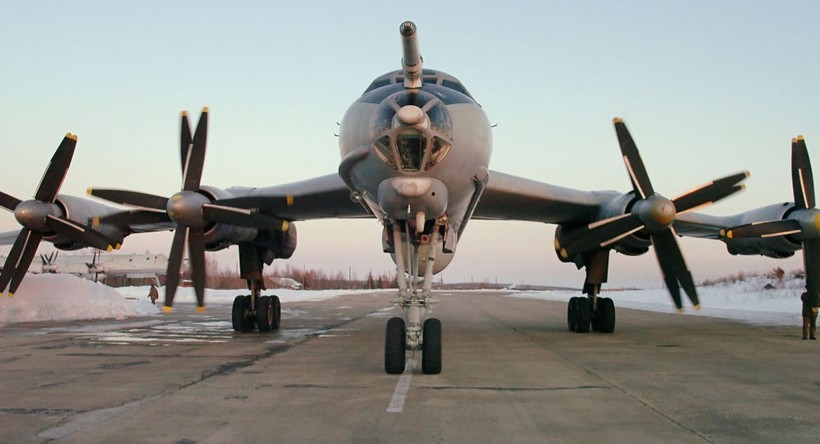 30 máy bay của Hạm đội Biển Đen thăm dò ở Biển Đen và Biển Caspi.