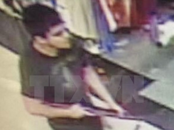 Hình ảnh đối tượng được cho là nghi phạm vụ xả súng do camera an ninh ghi lại tại trung tâm thương mại Cascade tối 23/9. (Nguồn: EPA/TTXVN).