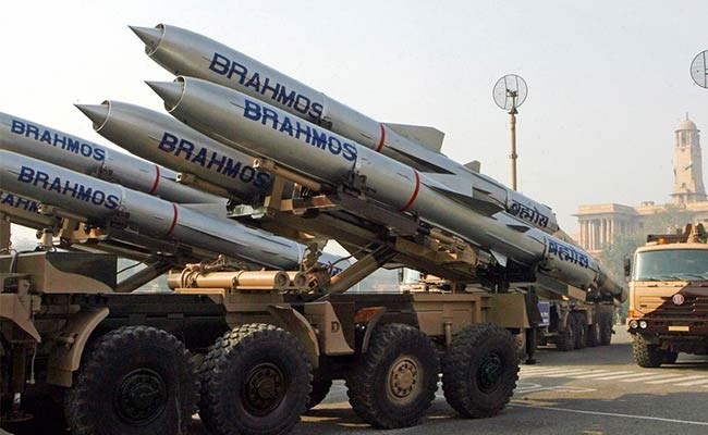 Ấn Độ đưa 100 tên lửa siêu thanh BrahMos tới sát Trung Quốc. (ảnh minh họa)