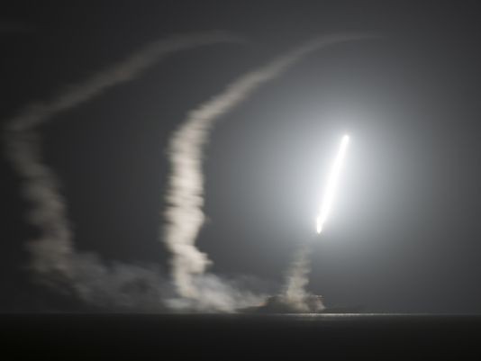 Ông Obama chấp nhận bắn trả đũa, tàu Mỹ dùng tên lửa Tomahawk bắn các trạm radar ở Yemen