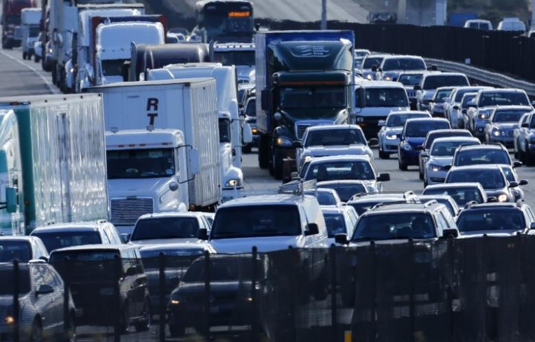 Mỹ đề xuất quy định ô tô đi trên đường phải có khả năng giao tiếp vô tuyến để tránh tai nạn