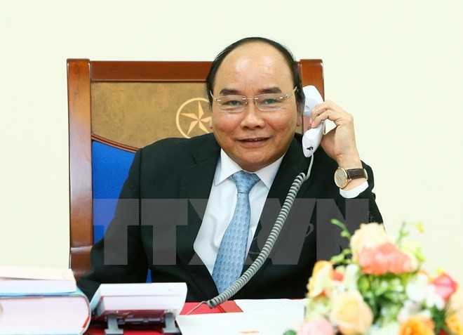Thủ tướng Nguyễn Xuân Phúc điện đàm với Tổng thống đắc cử Hoa Kỳ Donald Trump. (Ảnh: Thống Nhất/TTXVN).