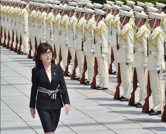 Nữ Bộ trưởng quốc phòng Nhật Bản thị sát trận địa tên lửa ở Guam