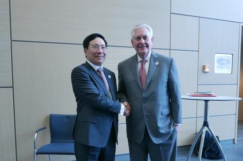 Phó Thủ tướng, Bộ trưởng Ngoại giao Phạm Bình Minh gặp Ngoại trưởng Mỹ Rex Tillerson. Ảnh: TTXVN