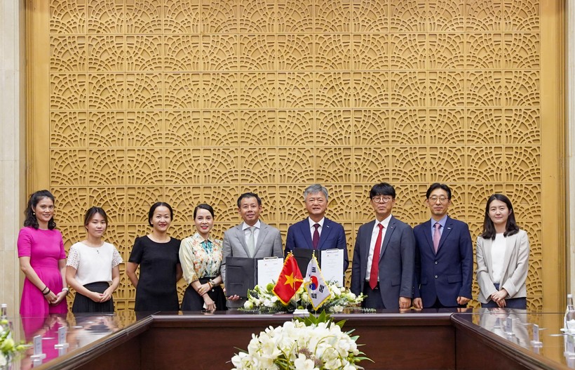 Tập đoàn Vingroup ký Biên bản ghi nhớ (MoU) với Tổng Công ty Bảo hiểm Thương mại Hàn Quốc (K-Sure), trong khuôn khổ Diễn đàn kinh tế Việt Nam - Hàn Quốc 2023