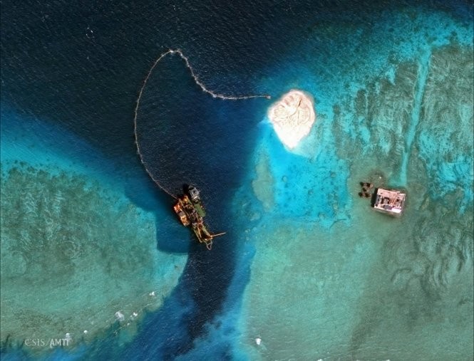 Ảnh vệ tinh cho thấy Trung Quốc xây đảo nhân tạo ở bãi Vành Khăn của Việt Nam Ảnh: CSIS