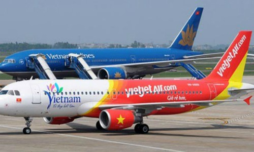 Cuộc chạy đua của hai hãng hàng không giành quyền khai thác ga T1 Nội Bài đang khiến nhà chức trách "khó xử