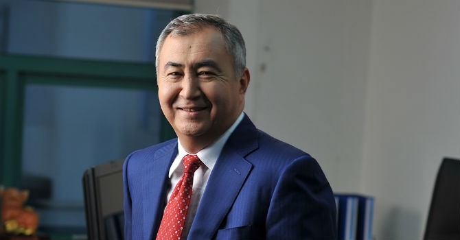 Tân Tổng giám đốc Techcombank - Murat Yuldashev từng nhiều năm làm quản lý cao cấp tại các công ty đầu tư và ngân hàng tại Kazakhstan và các nước Đông Âu, Thổ Nhĩ Kỳ. Ông gia nhập Techcombank cùng thời điểm cựu CEO Simon Morris rời ngân hàng này.