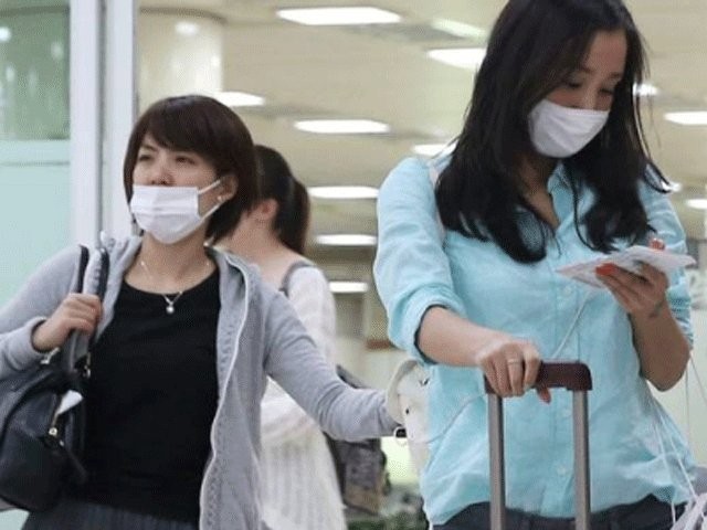 Phụ nữ Hàn Quốc mang khẩu trang chống lây nhiễm virus MERS
