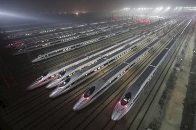 Tập đoàn đường sắt Trung Quốc mất 14 tỷ USD vốn hóa trong ngày đầu giao dịch