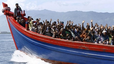 ruyền thông Úc và Indonesia tiết lộ cảnh sát biển Úc đã trả tiền để những kẻ buôn người quay tàu về Indonesia
