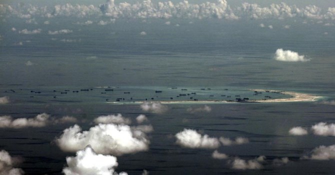 Không ảnh chụp từ phi cơ quân sự Philippines cho thấy khu vực Trung Quốc bồi đắp đất tại Trường Sa, 11/05/2015. Ảnh REUTERS/Ritchie B. Tongo/Pool TPX