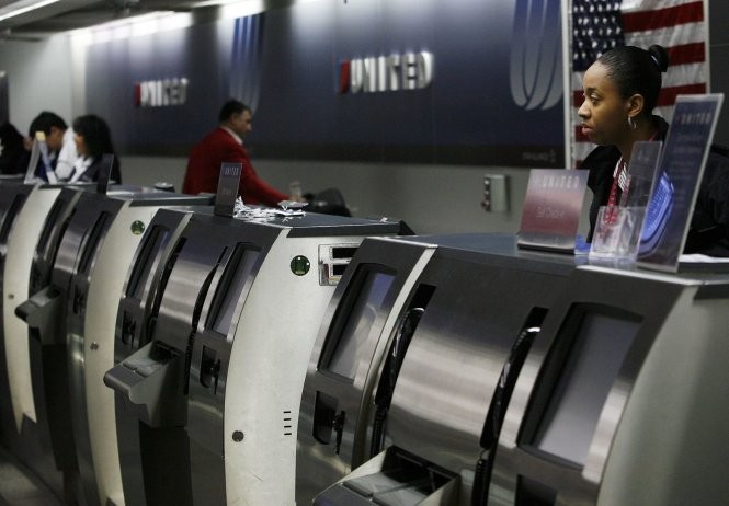 Các khu giao dịch trống không vì không thể hoạt động của hàng không United Airlines vào sáng thứ tư - Ảnh: Reuters