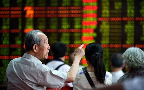 Từ ngày 8-16/7, Shanghai Composite Index tăng 9% sau khi sụt 32% trong vòng 1 tháng trước đó - Ảnh: Bloomberg.