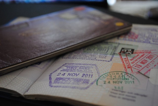 Nghị định đang xây dựng quy định việc miễn thị thực cho người Việt Nam định cư ở nước ngoài.