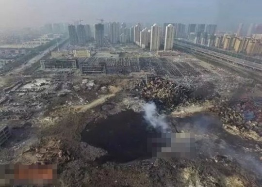 Hiện trường vụ nổ Thiên Tân nhìn từ trên cao Ảnh: NTDTV