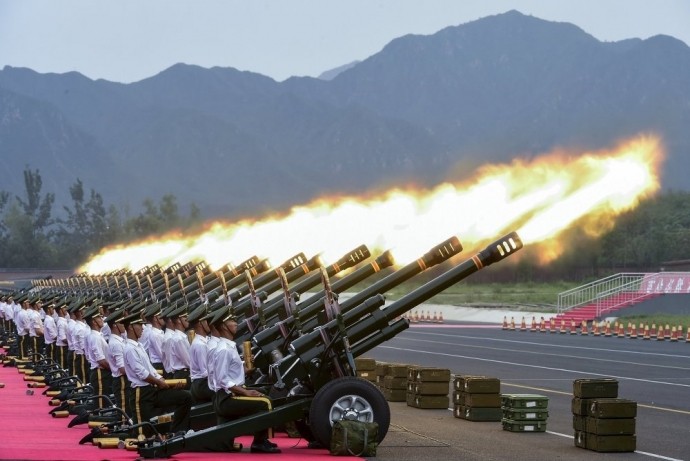 Màn bắn pháo của quân đội Trung Quốc.