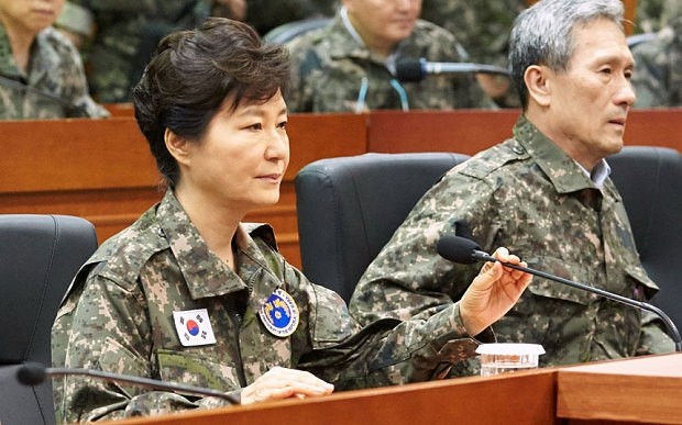 Tổng thống Hàn Quốc Park Geun-hye chủ trì cuộc họp khẩn Hội đồng an ninh quốc gia vì căng thẳng trên bán đảo liên Triều.