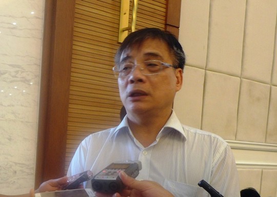 TS Trần Đình Thiên trả lời phỏng vấn báo chí tại Diễn đàn Kinh tế mùa thu 2015 