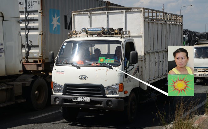 Xe tải dán logo “xe chở hàng” lưu thông trên quốc lộ 1A đoạn qua địa phận quận Thủ Đức, TP.HCM chiều 27-8 (ảnh lớn)