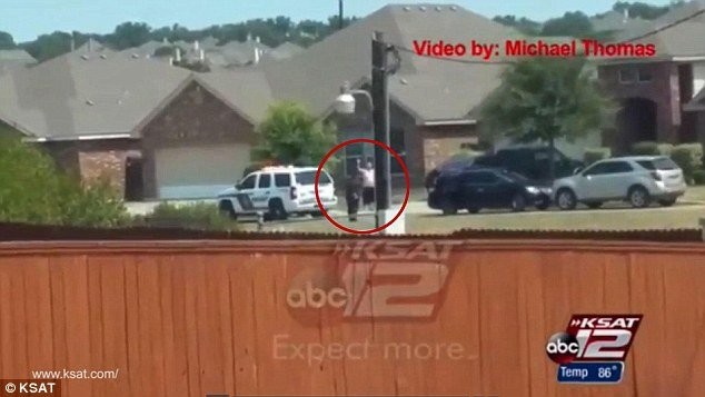 Cảnh quay được cắt ra từ video do Micheal Thomas ghi lại sáng 28-8 - Ảnh:ABC