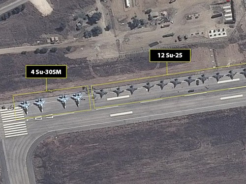 Chiến đấu cơ Nga xuất hiện trong ảnh vệ tinh chụp sân bay quốc tế Bassel Al-Assad ở Latakia, Syria  ngày 20/9. Ảnh: AllSource Analysis.