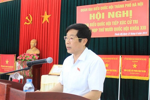 Bộ trưởng Bộ TT&TT Nguyễn Bắc Son phát biểu tại Hội nghị tiếp xúc cử tri diễn ra tại xã Thuần Mỹ, Ba Vì, Tp Hà Nội