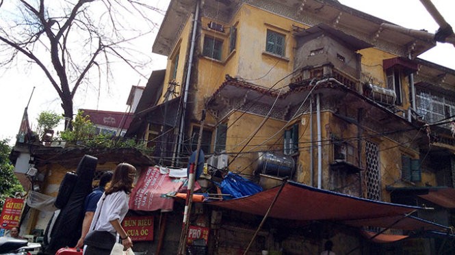 Biệt thự cũ nhếch nhác trên phố Nguyễn Thái Học, Hà Nội 