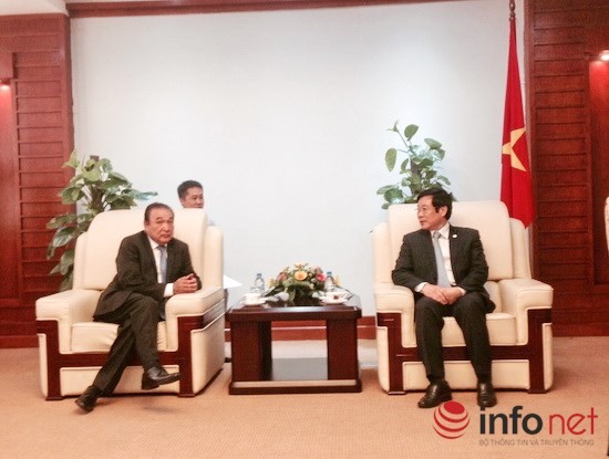 ộ trưởng Bộ TT&TT Nguyễn Bắc Son (bên phải) đánh giá cao tình cảm tốt đẹp của Tổng Giám đốc NOTIMEX dành cho Việt Nam. (Ảnh: B.M)