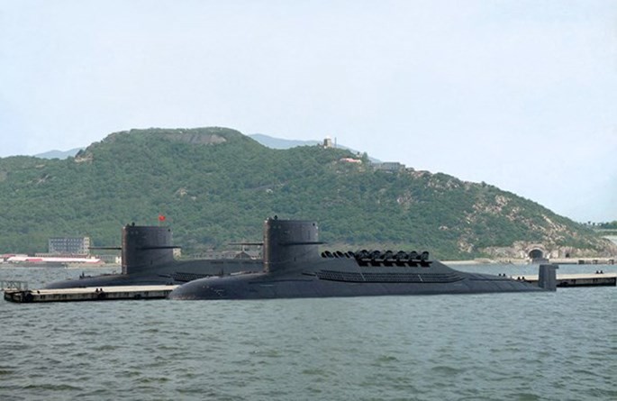 Tàu ngầm nguyên tử 094 lớp Tấn của Trung Quốc tại đảo Hải Nam, được cho là có khả năng mang tên lửa đạn đạo liên lục địa - Ảnh: china-defense.blogspot.com