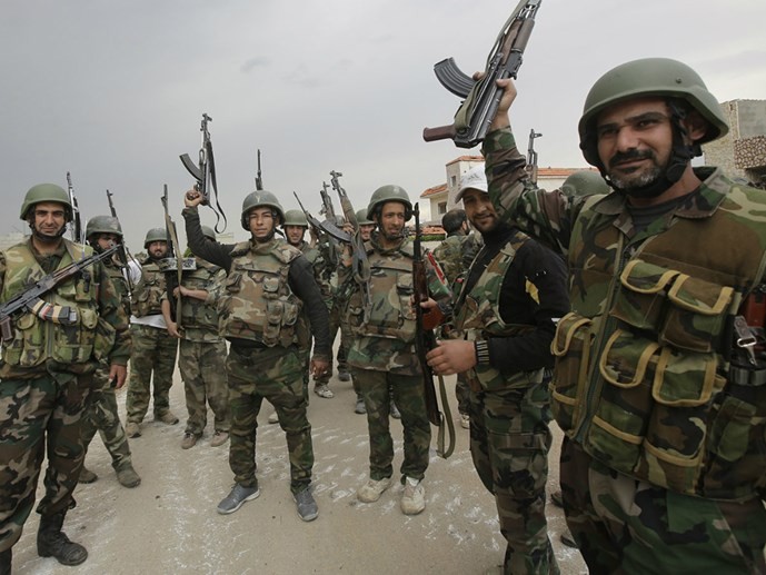 Lực lượng quân chính phủ Syria sắp phối hợp cùng quân Iran và Hezbollah tấn công phe nổi dậy - Ảnh: AFP