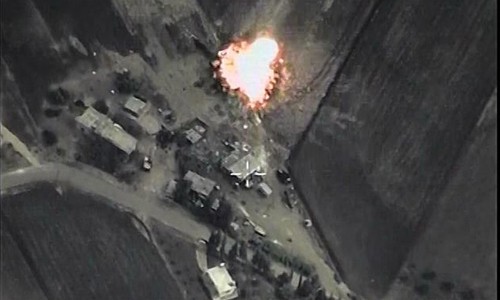 Một cuộc không kích của máy bay Nga ở Syria hôm 3/10. Ảnh: Guardian