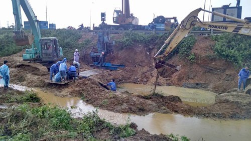 Tuyến ống nước số 1 Sông Đà liên tục vỡ 15 lần khiến Hà Nội nhiều đợt mất nước trên diện rộng.