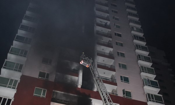 Sốc: Xe thang Hà Nội không thể vươn quá 18 tầng trong khi chung cư liên tiếp cháy