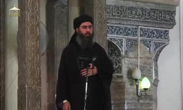 Abu Bakr al-Baghdadi tại một đền thờ ồi giáo ở Iraq hồi tháng 7.2014
