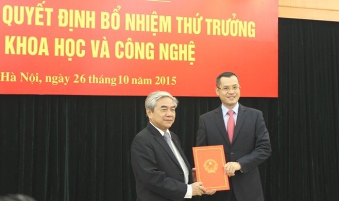 Bộ trưởng Bộ KH&CN Nguyễn Quân trao Quyết định bổ nhiệm cho Thứ trưởng Phạm Đại Dương
