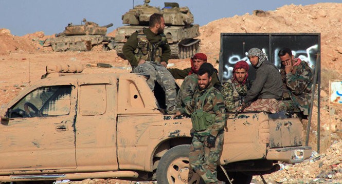 Quân đội Syria tái chiếm thành phố IS khỏi tay IS - Ảnh: AP