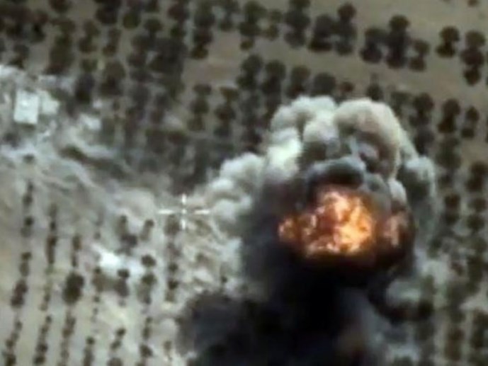 Một cuộc không kích của Nga nhắm vào mục tiêu IS ở Syria - Ảnh: Bộ Quốc phòng Nga/AFP