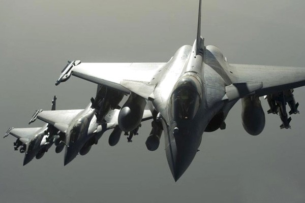 Pháp trả đũa khủng bố, ồ ạt dội bom vào thành trì IS ở Syria