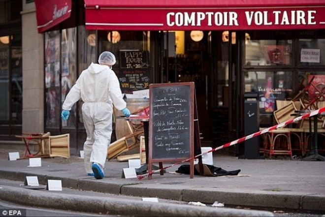Ibrahim Abdeslam đã cho nổ quả bom mang theo người bên ngoài quán càphê Comptoir Voltaire, rất gần hiện trường vụ thảm sát tại nhà hát Bataclan. (Nguồn: EPA)