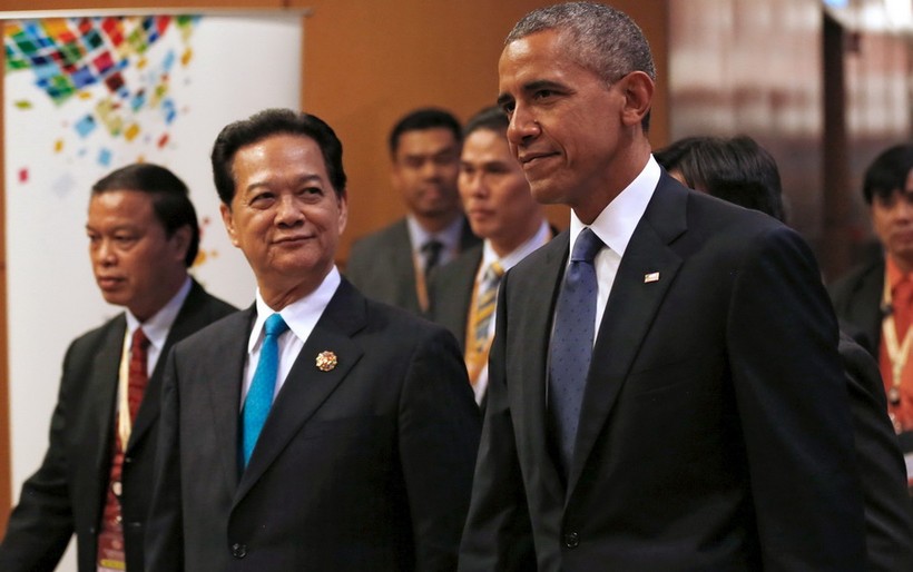 Thủ tướng Nguyễn Tấn Dũng (trái) và Tổng thống Barack Obama tại Hội nghị Cấp cao ASEAN lần 27 tại Malaysia - Ảnh: Reuters