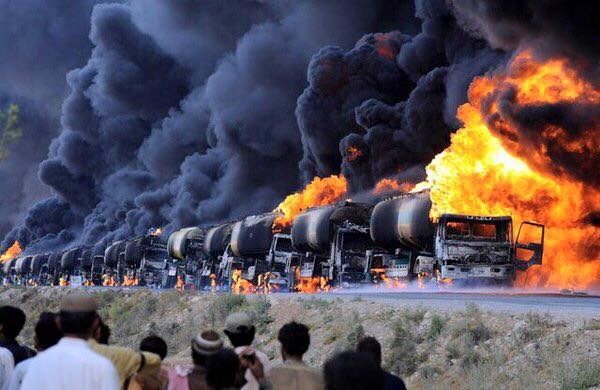 Đoàn xe chở dầu của IS bị không quân Nga tấn công phá hủy