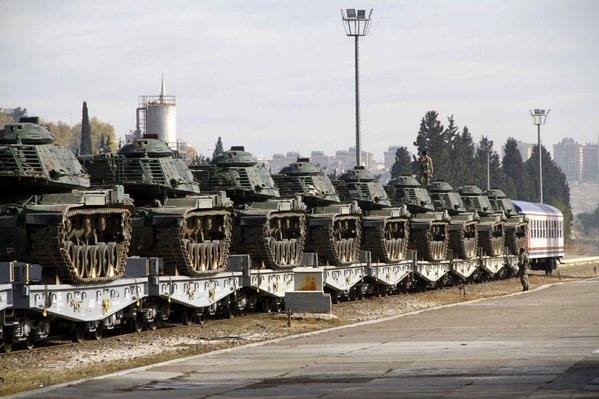 20 xe tăng của Thổ Nhĩ Kỳ được đưa tới khu vực biên giới phía tây của nước này với Syria - Ảnh: Twitter của Michael Horowitz