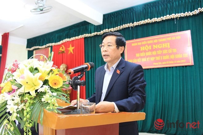 Bộ trưởng Bộ Thông tin và Truyền thông Nguyễn Bắc Son phát biểu tại hội nghị tiếp xúc cử tri. (Ảnh: Hồng Chuyên)