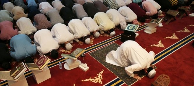 Người dân Saudi cầu nguyện trong một nhà thờ Hồi giáo Wahhabi - Ảnh: The Week