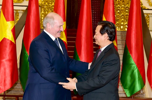 Thủ tướng Nguyễn Tấn Dũng hội kiến Tổng thống Cộng hòa Belarus Alexander Lukashenko. Ảnh: VGP/Nhật Bắc