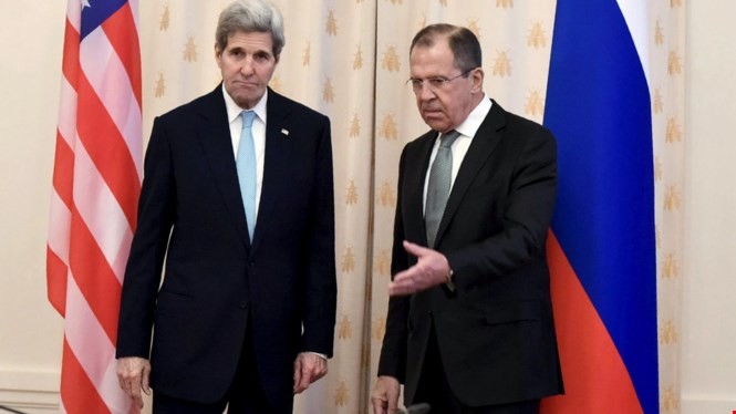 Hai ngoại trưởng Nga và Mỹ gặp nhau tại Moscow ngày 15.12.2015 - Ảnh: Reuters