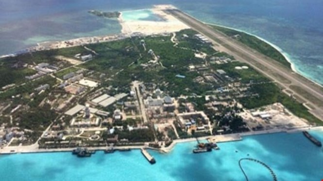 Hình ảnh đảo Phú Lâm thuộc quần đảo Hoàng Sa của Việt Nam bị Trung Quốc chiếm đóng và xây dựng trái phép - Ảnh: SCMP